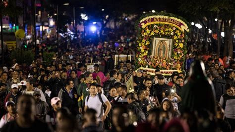 La Fiesta de la Virgen de Guadalupe en 1531: Un Acontecimiento Religioso que Trasformó la Identidad Mexicana